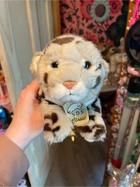 SOS save our space classic small snow leopard